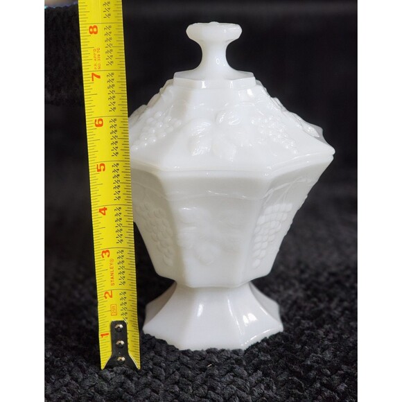 Vintage Milk Glass Candy Dish – Anchor Hocking – Grape Motif – 1970s - Picture 7 of 7